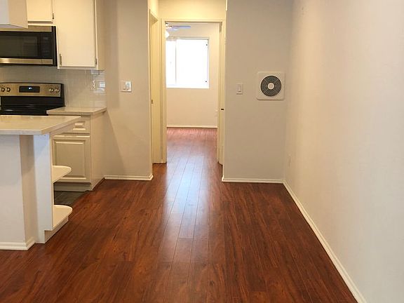2nd image of 538 S Manhattan Pl APT 216