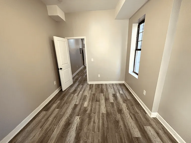 200 E 22nd St #1 — Photo 14
