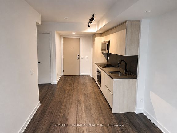 4th image of 327 King St W #1104