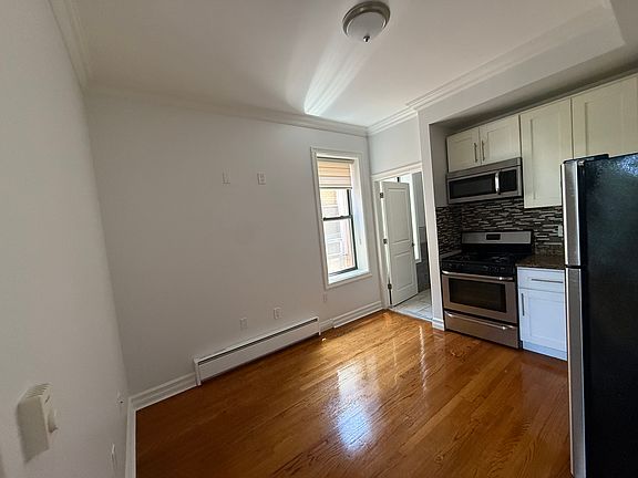 4th image of 409 58th St #9