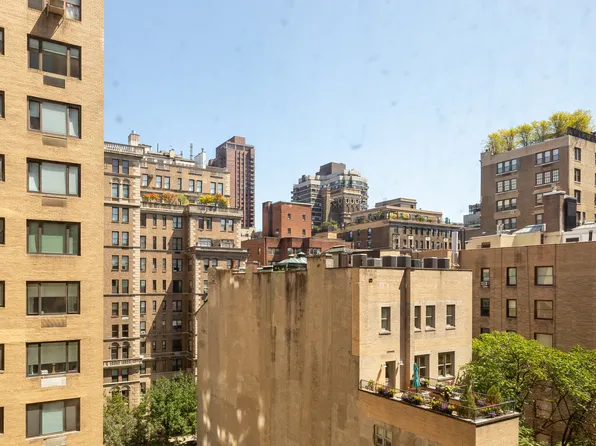 1050 5th Avenue image 10 of 13