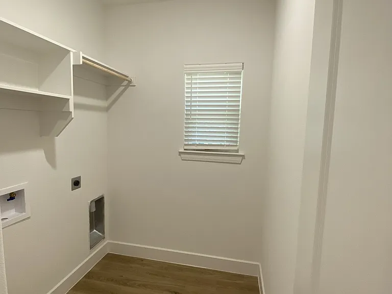 622 W Florence St — Photo 20