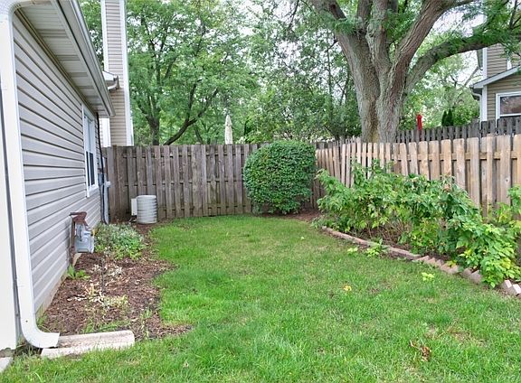 4th image of 241 Stanyon Ln