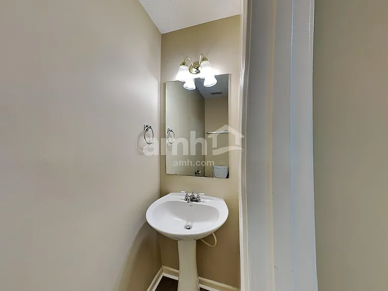 1009 Legacy Ln — Photo 9