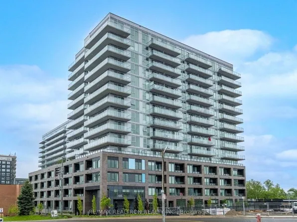 185 Deerfield Rd #301, Newmarket, ON L3Y 0G7