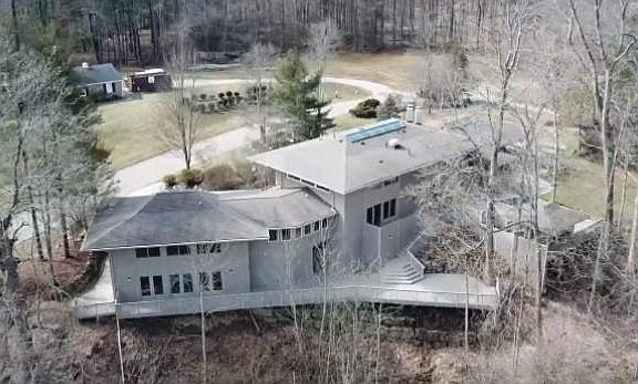 2nd image of 1211 Oak Knoll Dr