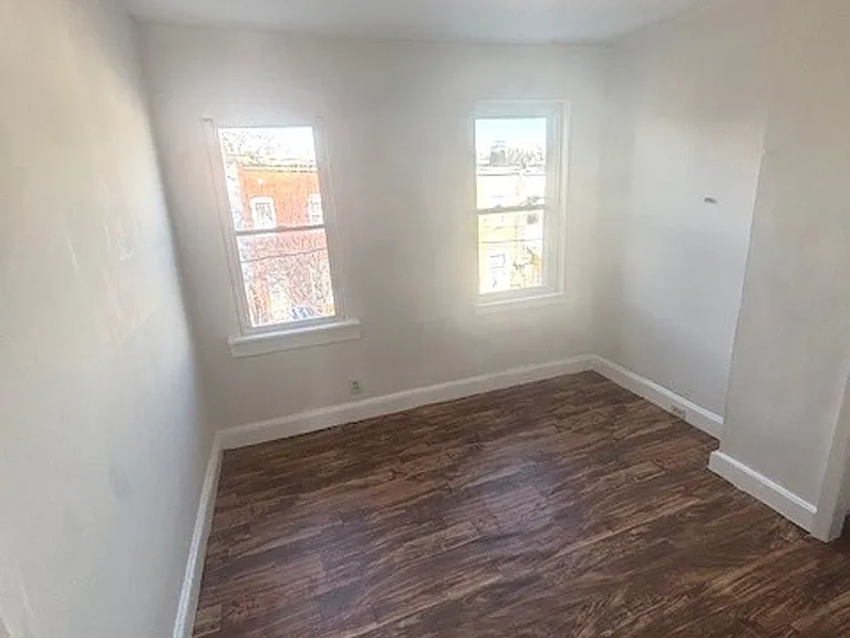 2518 W Fairmount Ave — Photo 15