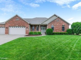 1725 Parkside Dr, Sycamore, IL 60178