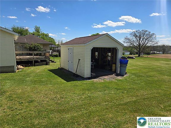 3rd image of 8662 Ashfield Rd