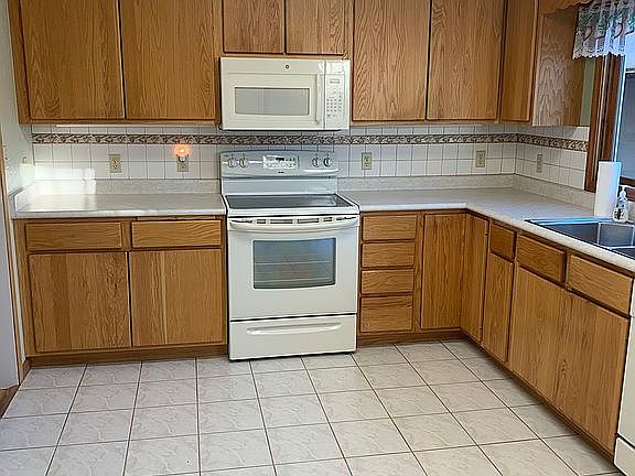 Eat in kitchen