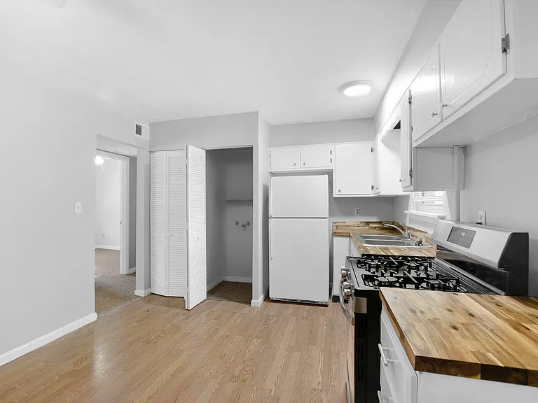 8212 Candleglow Ln — Photo 6