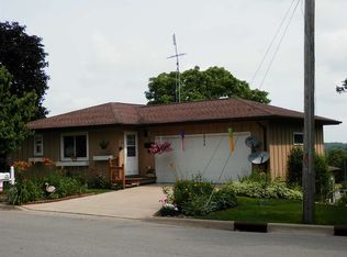 186 Arbor St, Benton, WI 53803