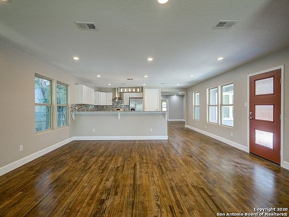 5th image of 2026 W Gramercy Pl