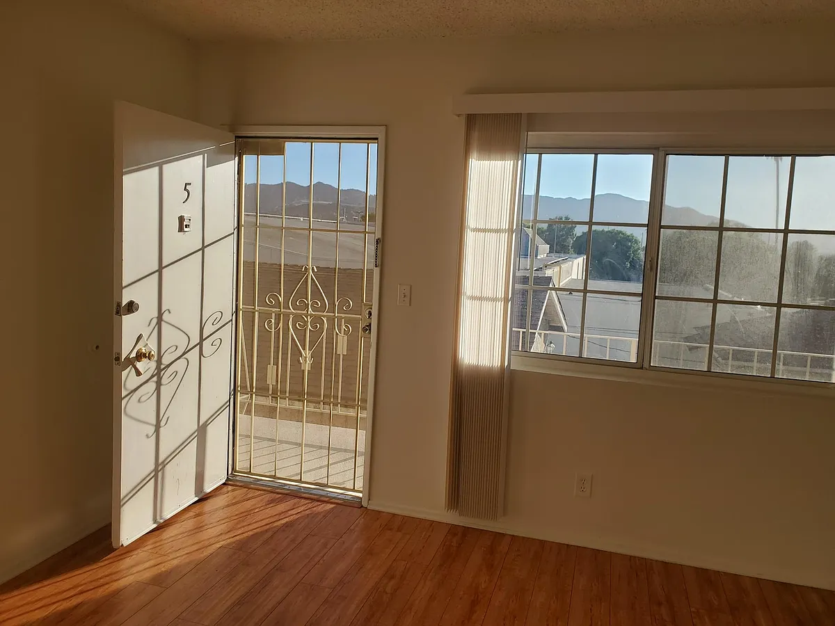 Building Photo - 1128 Raymond Ave #5