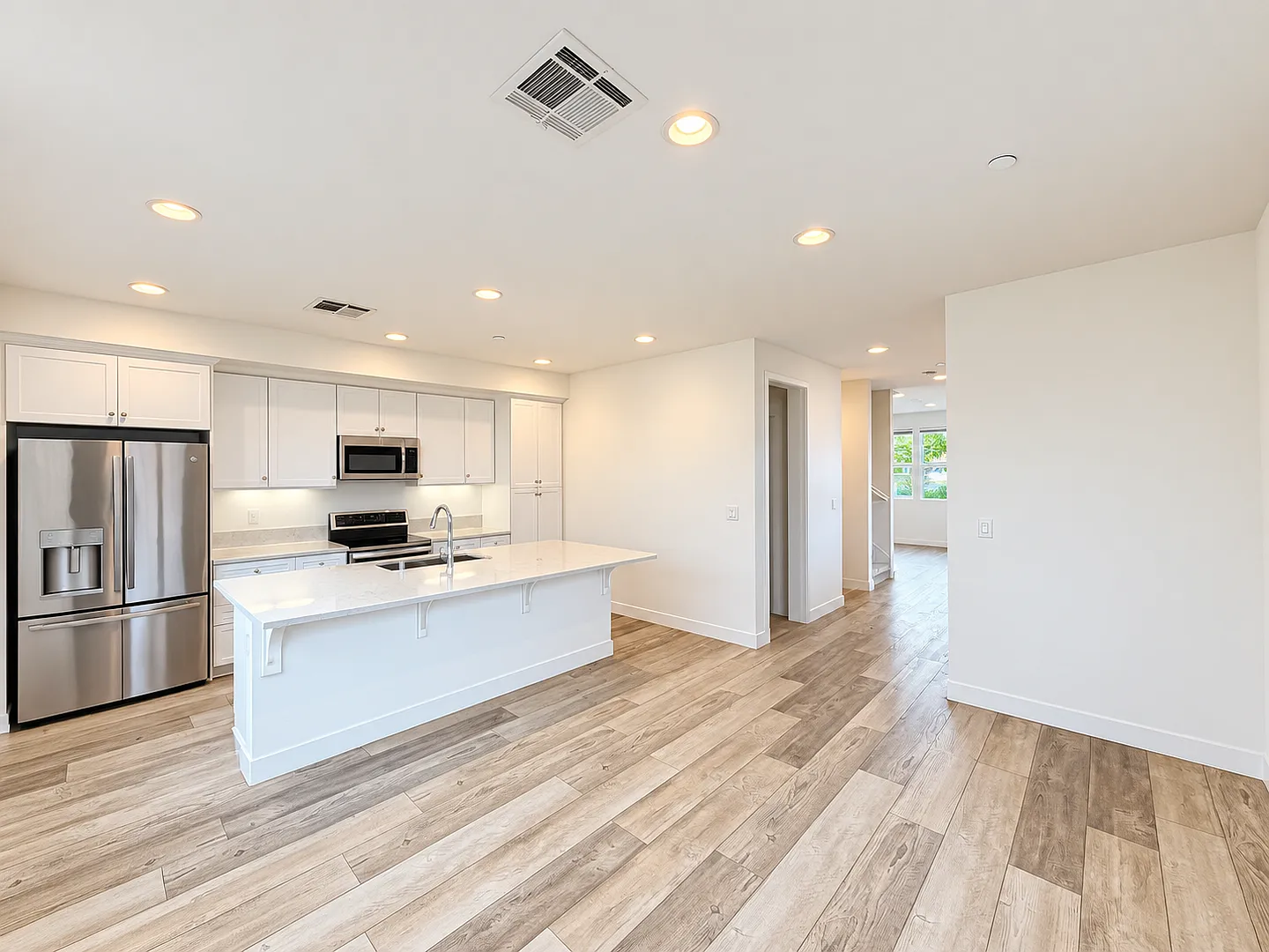 Modern 3BR Townhome for Rent in Union City! — Photo 3