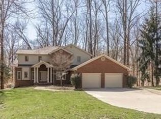 5053 Timber Ridge Dr, Columbus, IN 47201