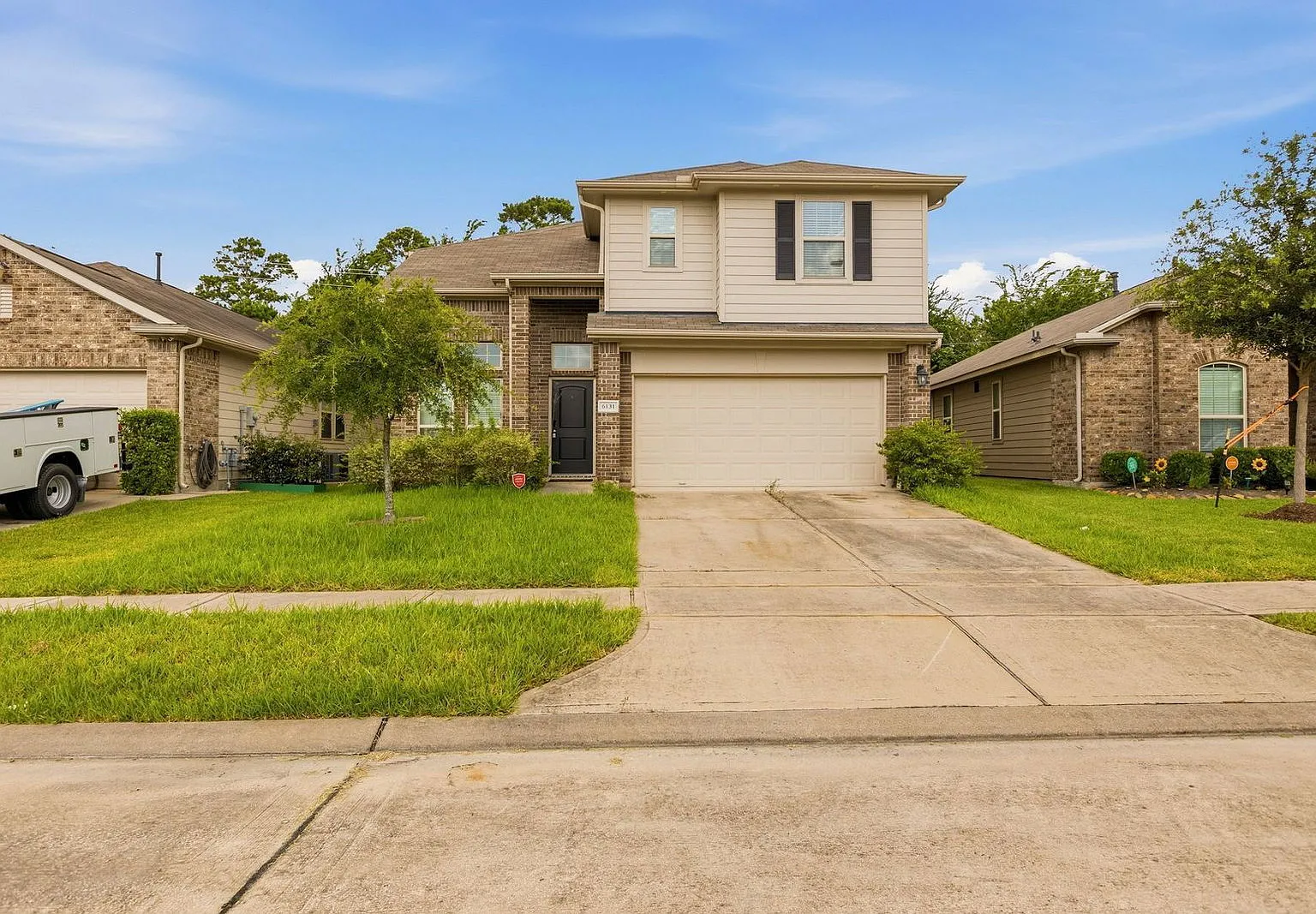 4 bed, 2.5 bath, 2893 sqft, $2,200 — Photo 2