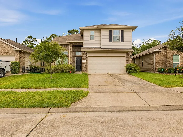 6131 Carpenters Cove Ln — Photo 2