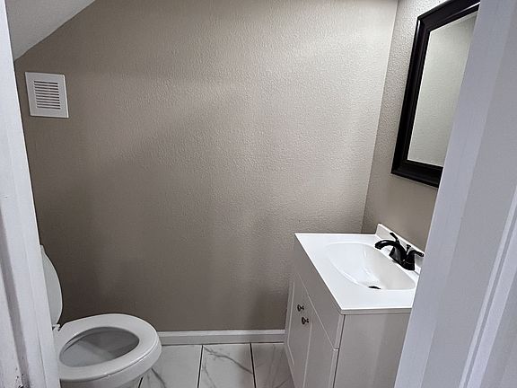 4th image of 301 N Bridge St #3
