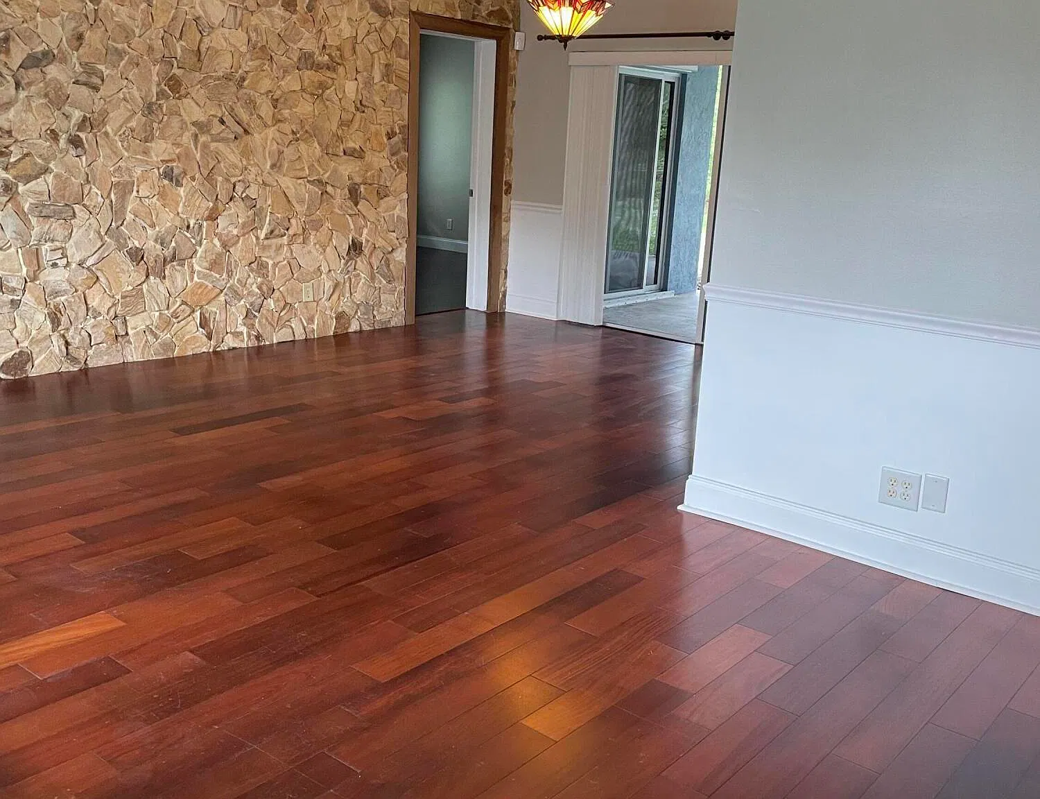 3 bed, 2.0 bath, 2068 sqft, $4,200 — Photo 4