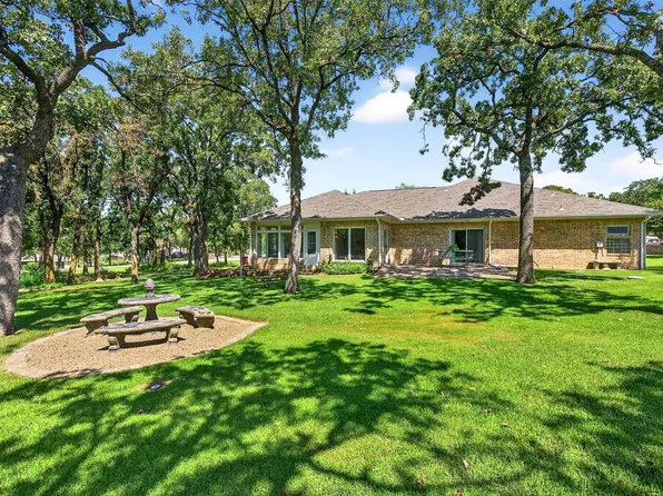 115 Kiowa Dr E, Lake Kiowa, TX 76240
