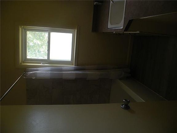 5th image of 470 S 2nd St