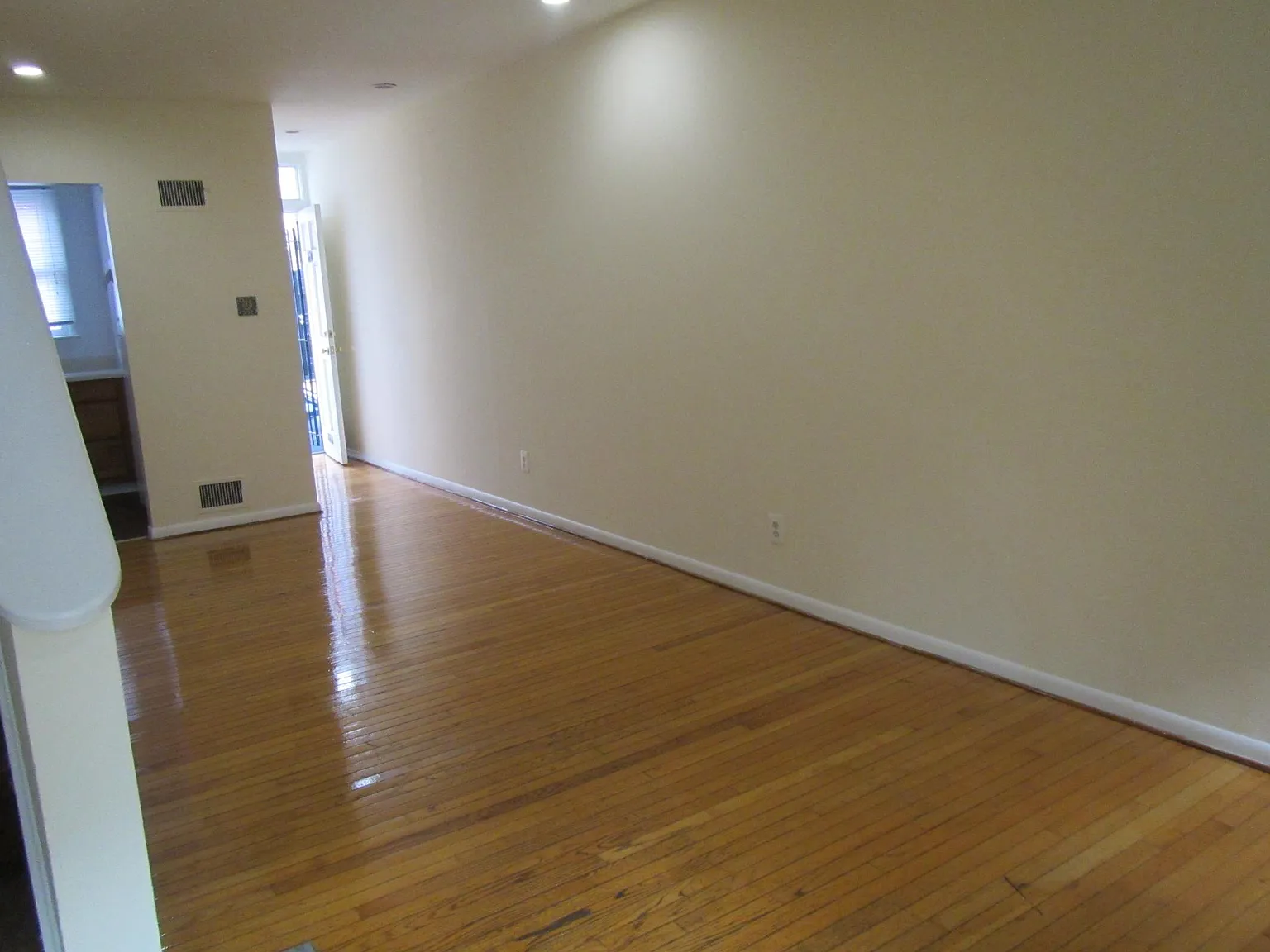 2 bed, 784 sqft, $2,200 — Photo 3