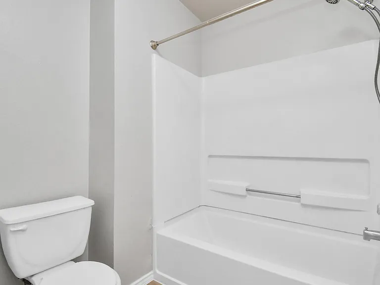 3919 Rolling Springs Ln — Photo 32