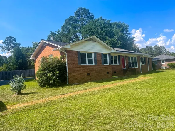 14 Hamden Cir, Cheraw, SC 29520
