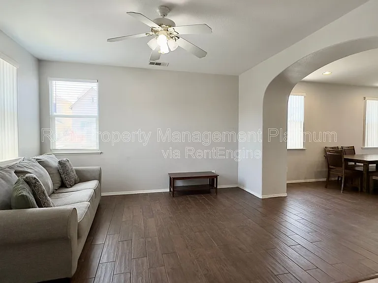 643 W Casanova Ln — Photo 2