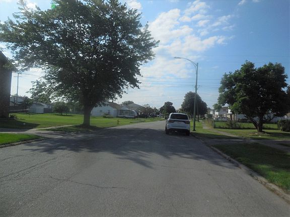 5th image of 19 Ellsworth Dr