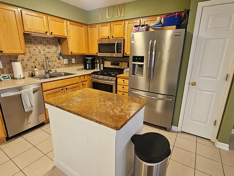 213 Windsor Ct — Photo 17