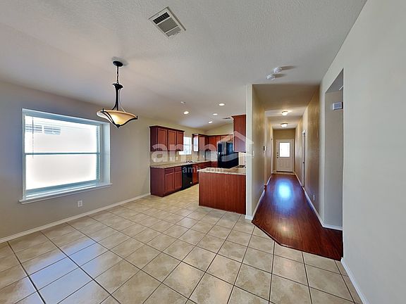 4th image of 765 Tomah Dr