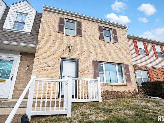 2nd image of 17 Sycamore Row #17