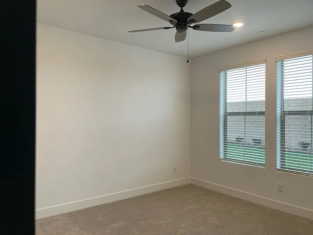 3 bed, 1383 sqft, $2,095 — Photo 4