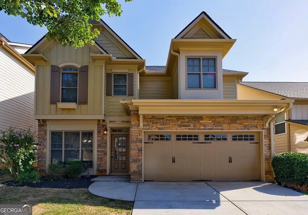 4 bed, 2.5 bath, 2493 sqft, $2,500 — Photo 1