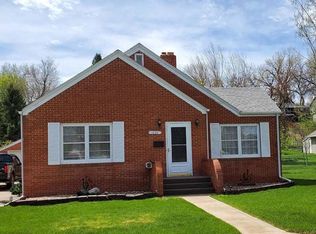 1032 Kingsbury St, Belle Fourche, SD 57717