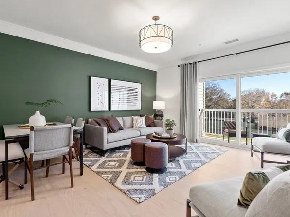 2 Winslow Ln #104, Grafton, MA 01536