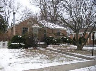 26 Hiawatha Dr, Clarendon Hills, IL 60514