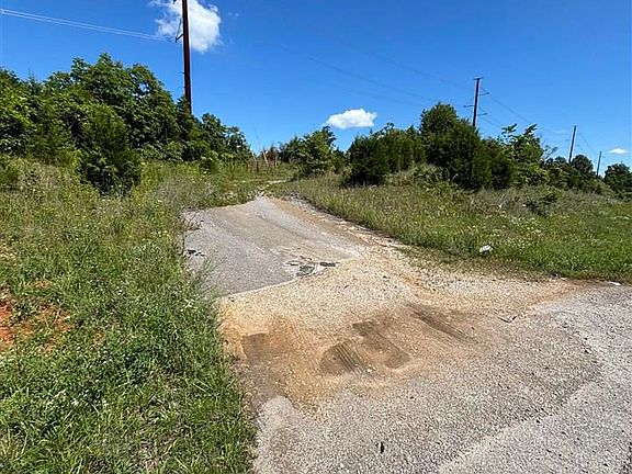 4th image of 370 Olin Rd