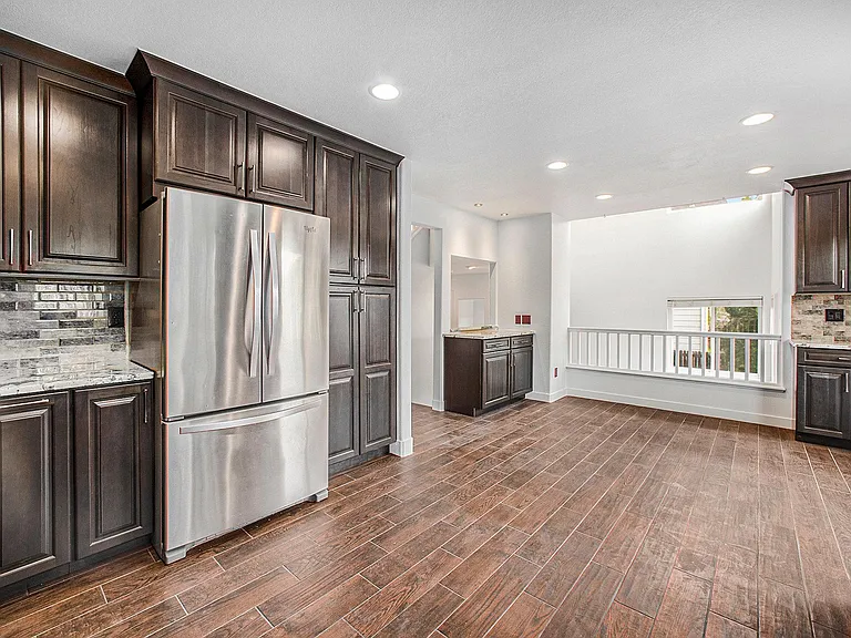8438 Bluegrass Cir — Photo 4