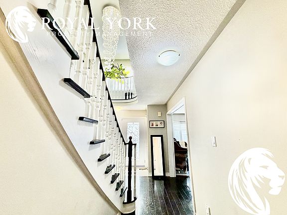 5th image of 36 Woodbury Ct