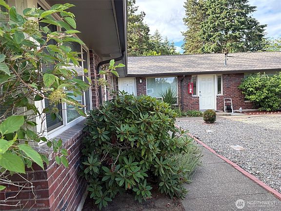 4th image of 158 S 152nd Street