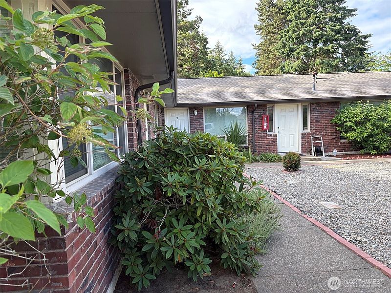 4th image of 158 S 152nd Street