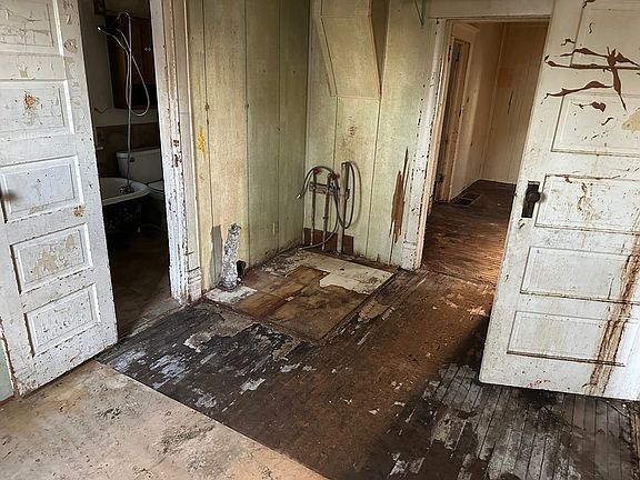 4th image of 1209 Holland St