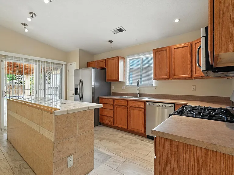 6505 Evesham Rd NW — Photo 8