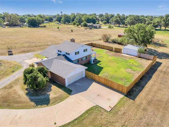 404 W Benton Ave, Sayre, OK 73662