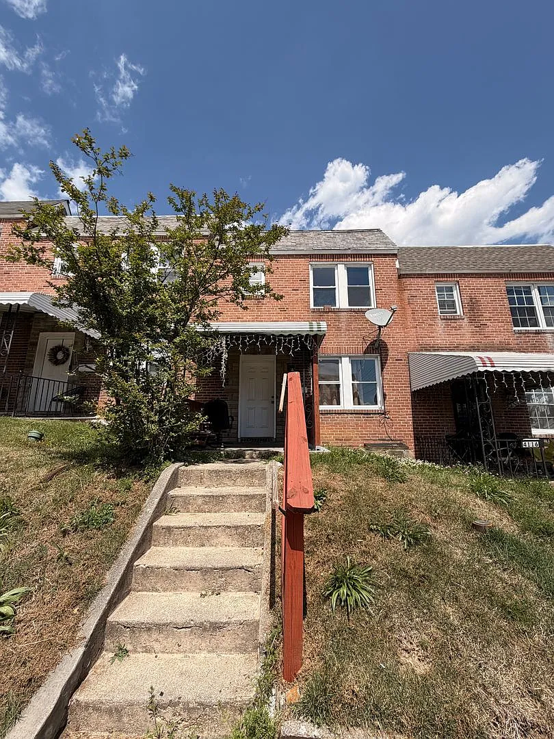 Century Rd Available Now !! — Photo 1