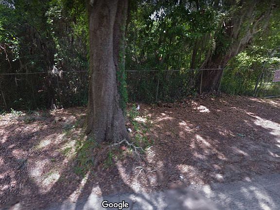4th image of 681 NE Lake Dr