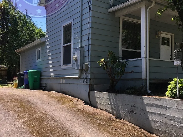 1554 SE Marion St — Photo 3